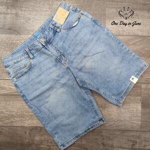 There Abouts Bermuda Shorts Size 16